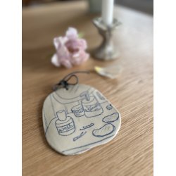 Keramik oph�ng med hverdags illustration. Nr. 1